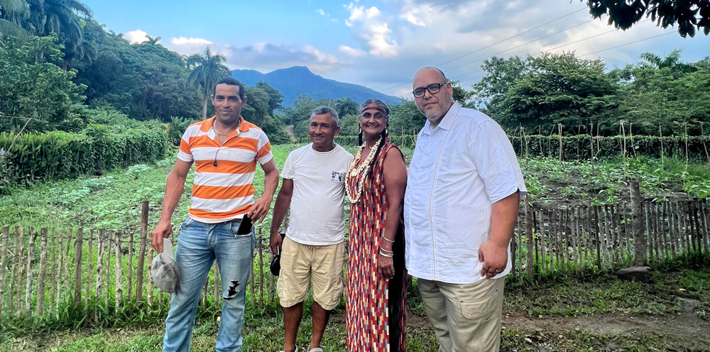 Juan meeting with the Casikes in Cuba